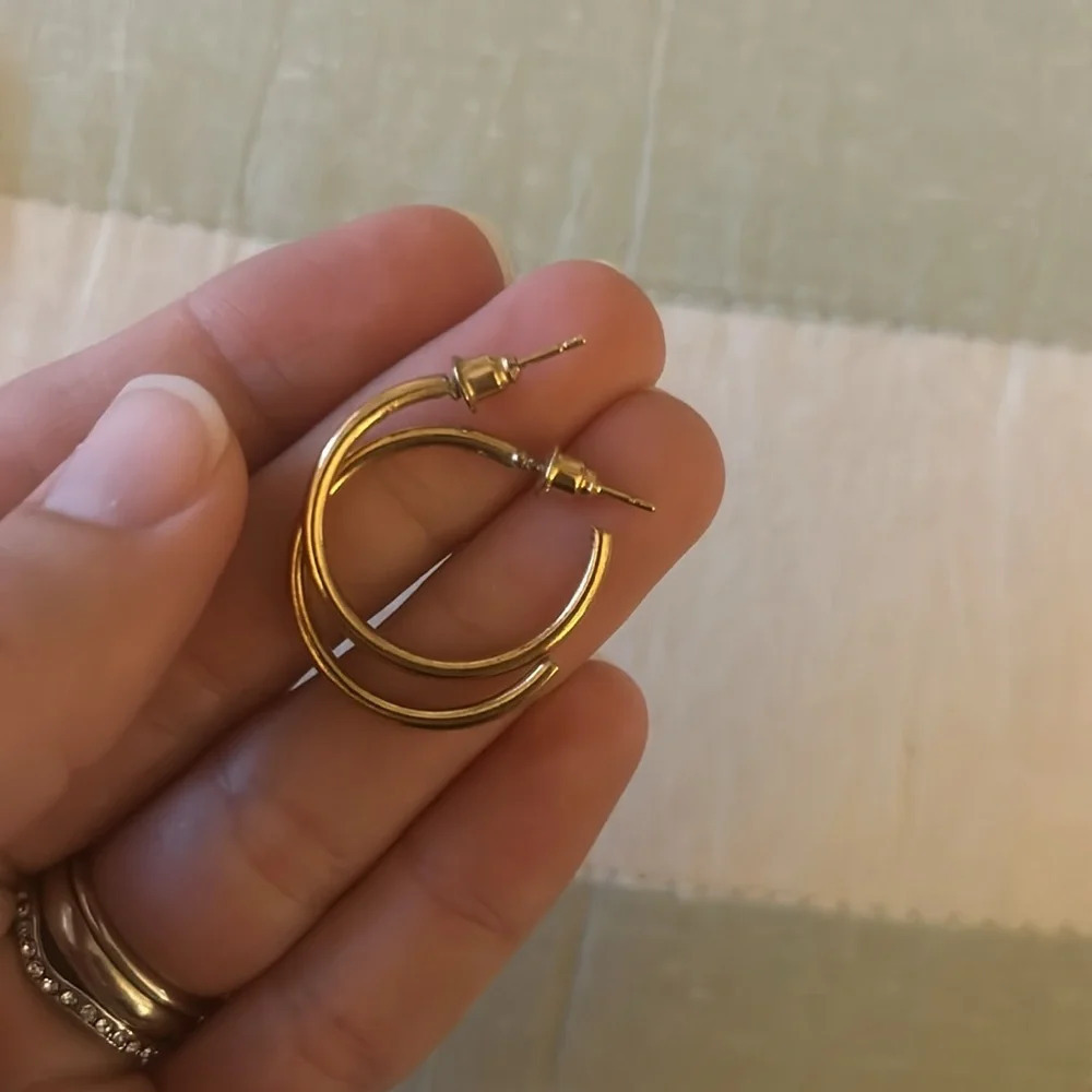 Set of 3 gold hoop earrings - Picture 7 of 10